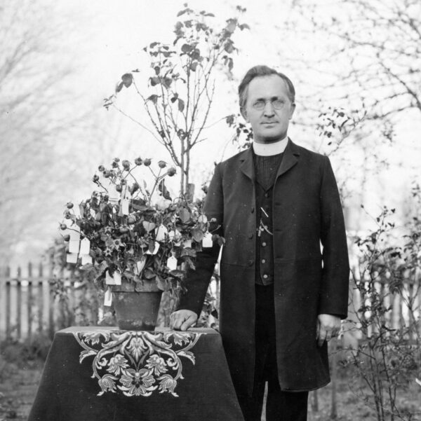 PADRE OF THE ROSES In 1939 renowned rosar- ian Fr. George M. A. Schoener arrived on campus. Pittsburgh-born, Swiss-raised, he cultivated some 5,000 rose plants. Santa Clara’s rose collection tru- ly took root. He bred one 20 feet tall; another was almost black; one bloomed with multiple colors on a single flower—petals yellow on top, red beneath.